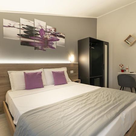 Affittacamere Orchidea For Tourists Hesperia Hosp Modena Bagian luar foto