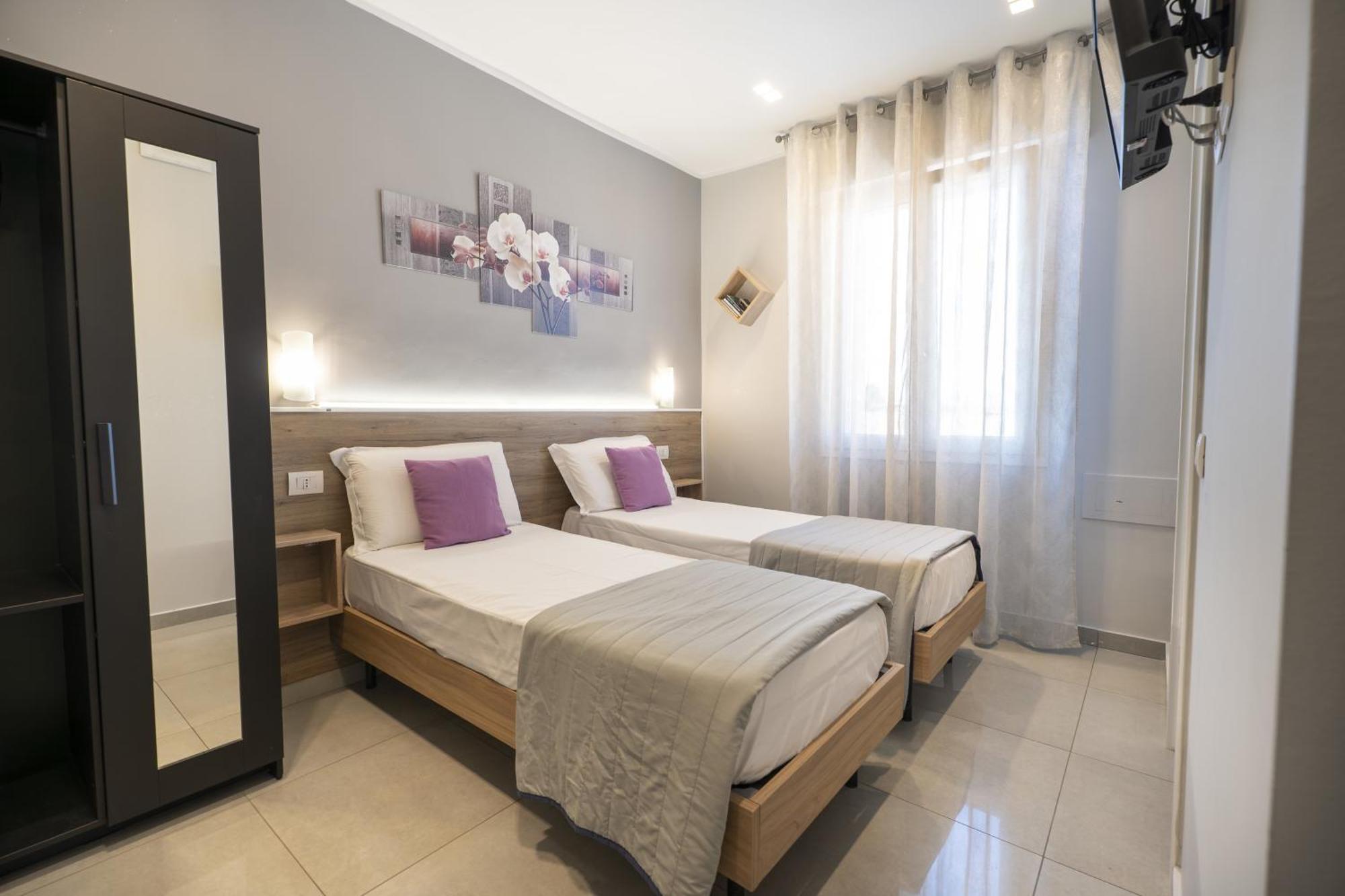 Affittacamere Orchidea For Tourists Hesperia Hosp Modena Bagian luar foto