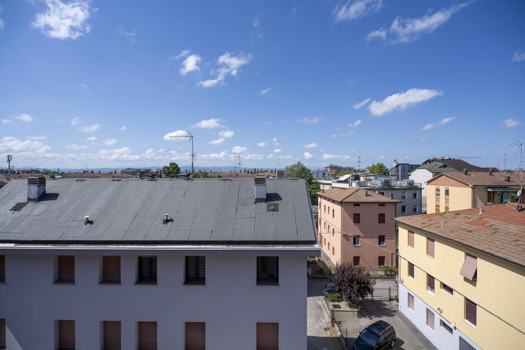 Affittacamere Orchidea For Tourists Hesperia Hosp Modena Bagian luar foto